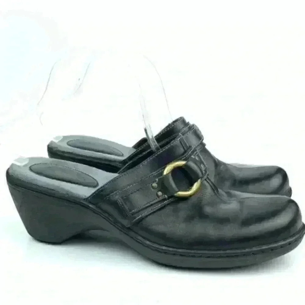 Clarks mules size 10 leather slip on round toe